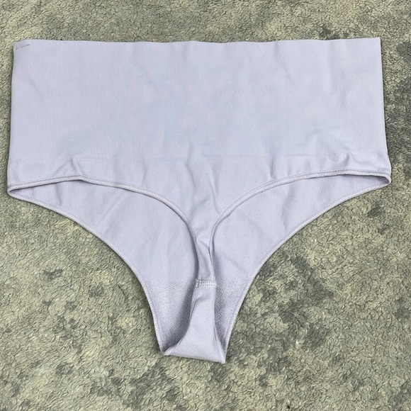 NWT Spanx Ecocare Seamless Shaping Thong Light Orchid Compression Undies Sz M - Picture 4 of 9